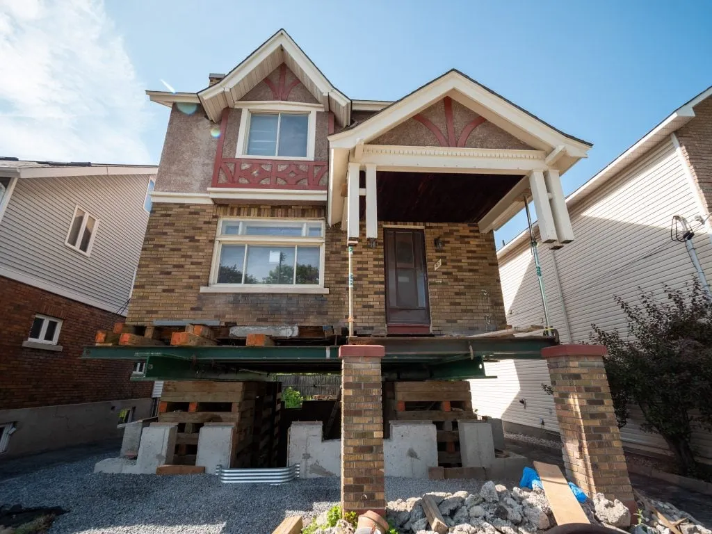 House under screw piles